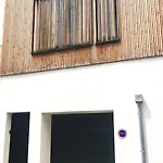 Nid Douillet Sur Roof Daire