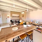 Nid Douillet Sur Roof * Perpignan