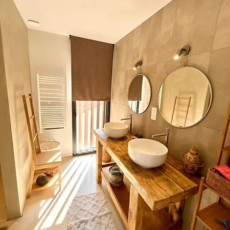 Nid Douillet Sur Roof Περπινιάν