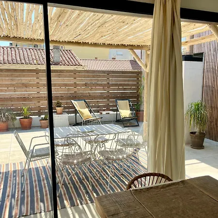 Nid Douillet Sur Roof Περπινιάν