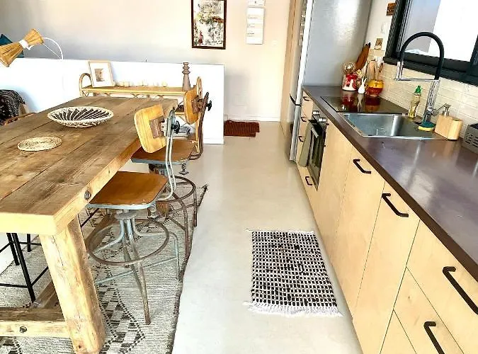 Nid Douillet Sur Roof *